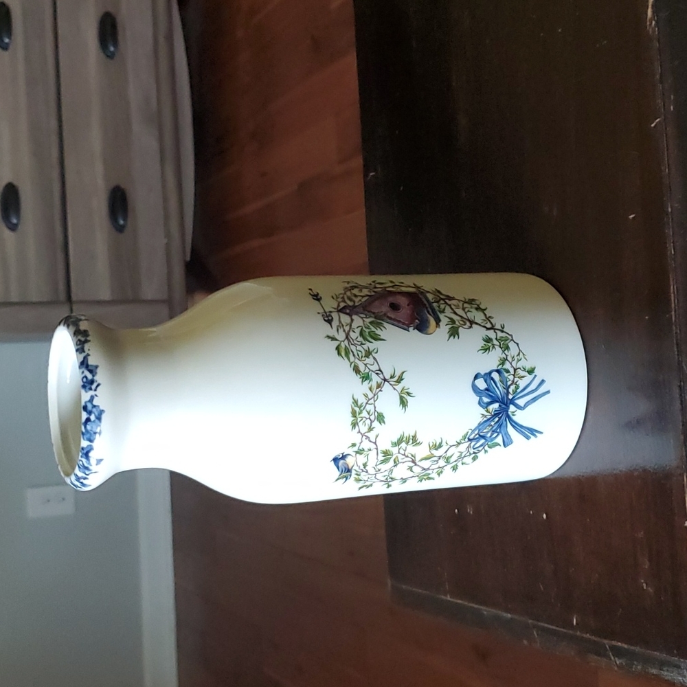 Ceramic vase